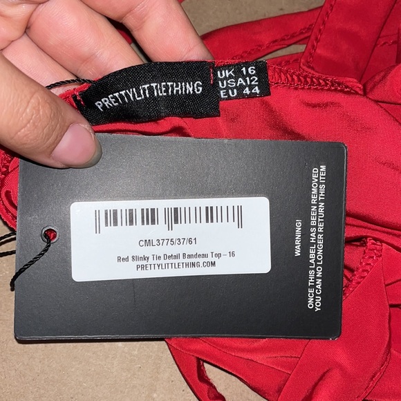 PRETTYLITTLETHING Red Slinky Tie Detail Bandeau Top - Picture 3 of 4